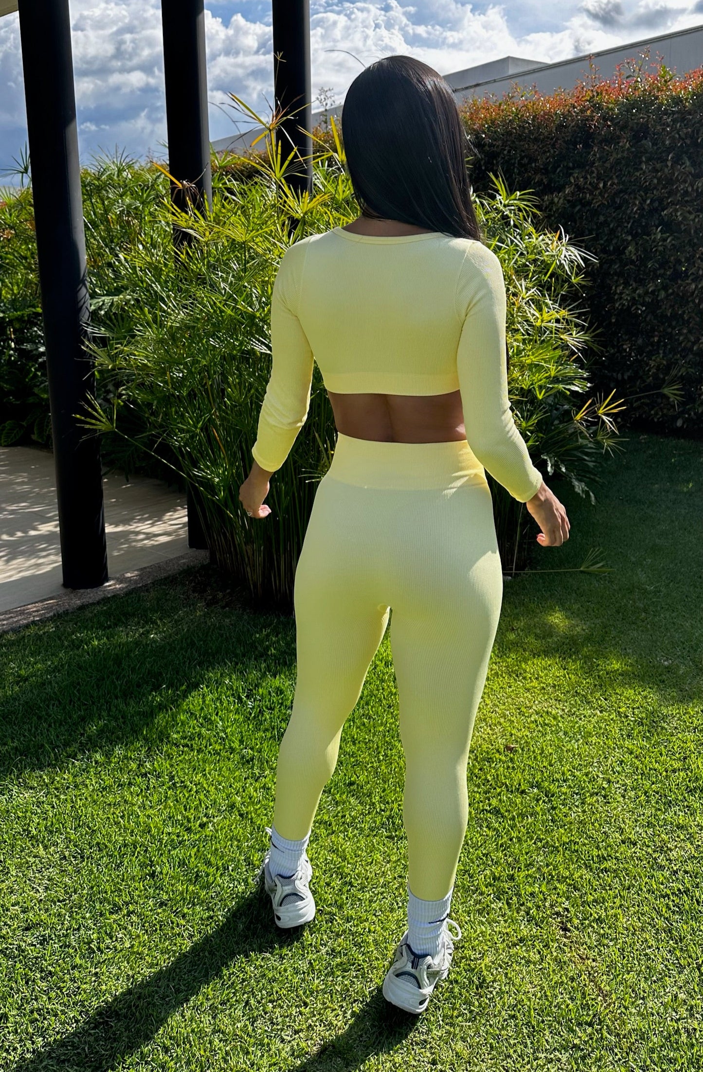 CONJUNTO ALICE TOP + LEGGINS BASIC AMARILLO