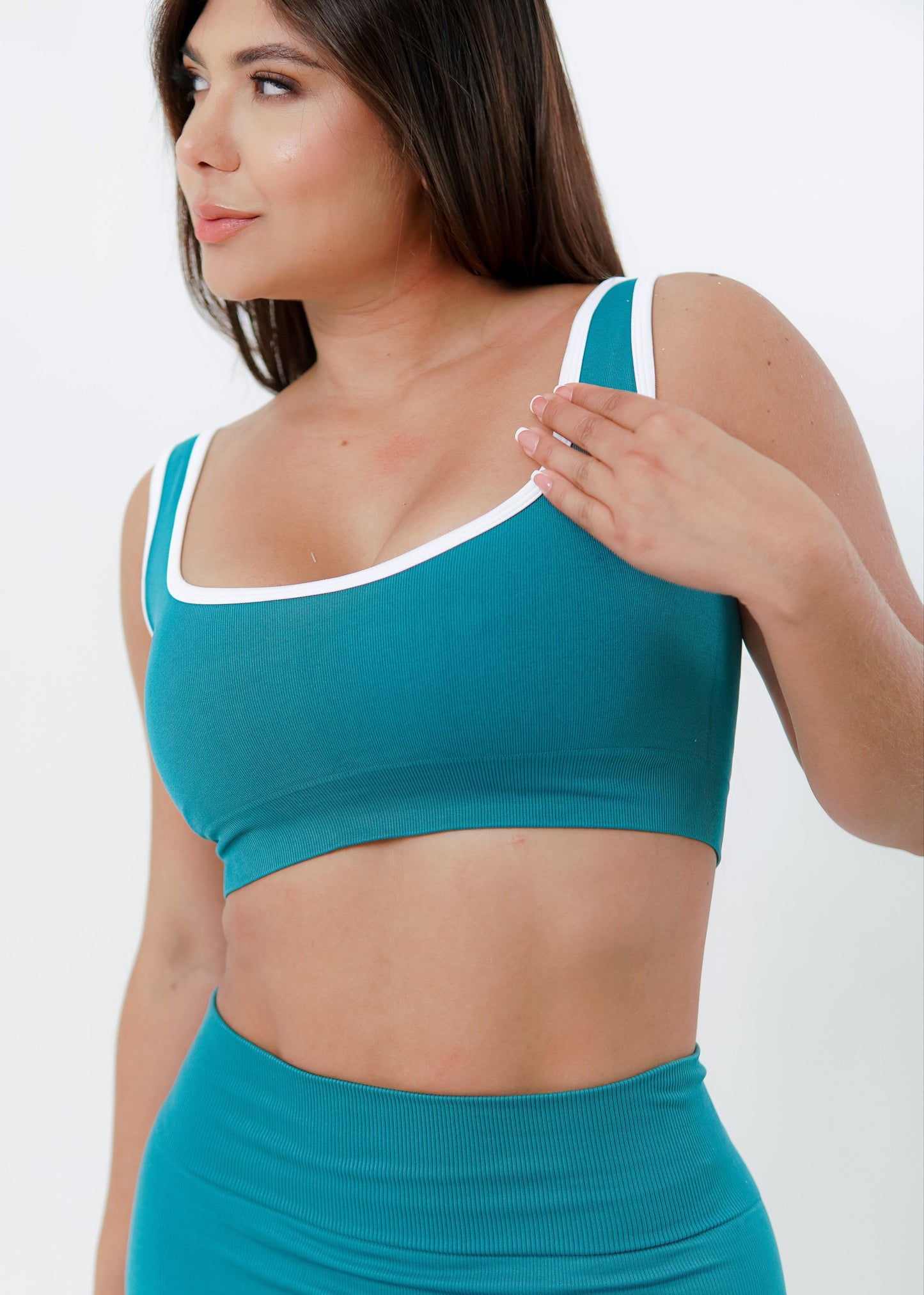 CONJUNTO 2 PIEZAS SEAMLESS AITANA (TOP + LEGGINS) - VERDE