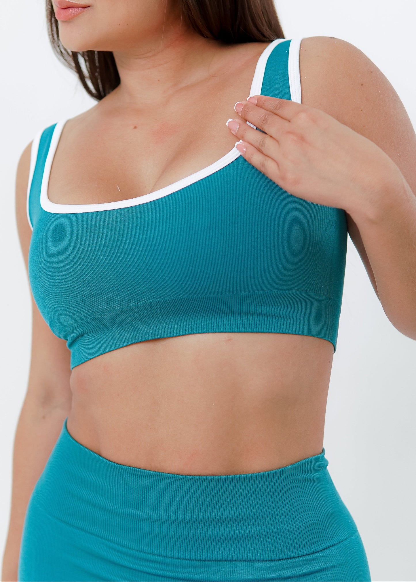 CONJUNTO 2 PIEZAS SEAMLESS AITANA (TOP + LEGGINS) - VERDE