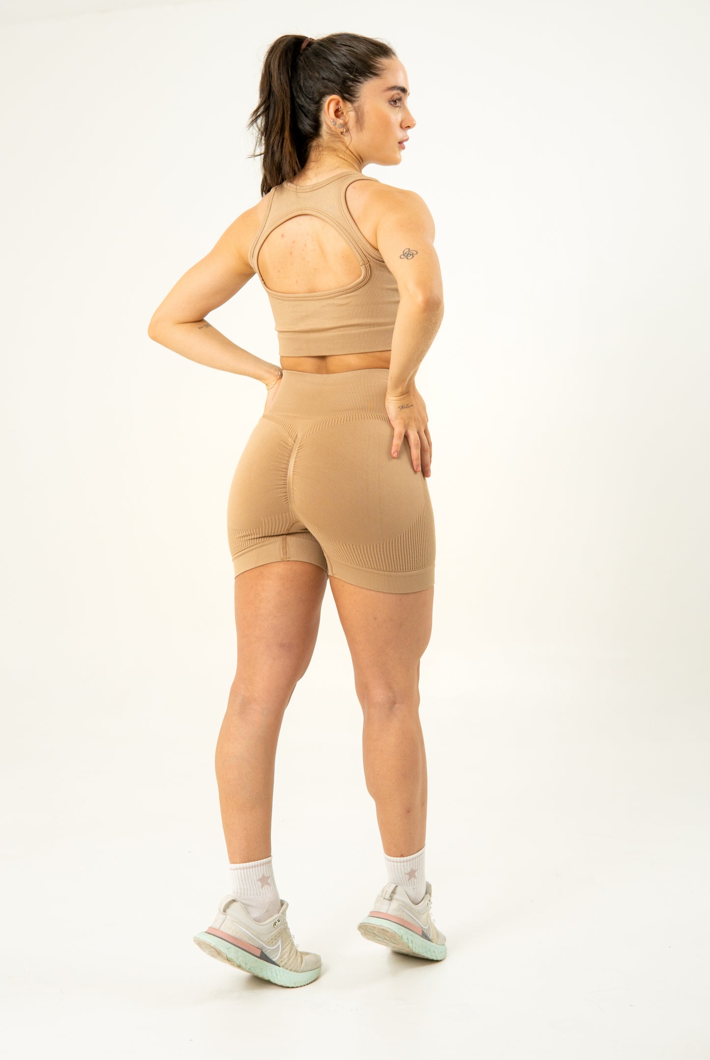 CONJUNTO SHORT PUSH UP + TOP SEAMLESS - CARAMEL