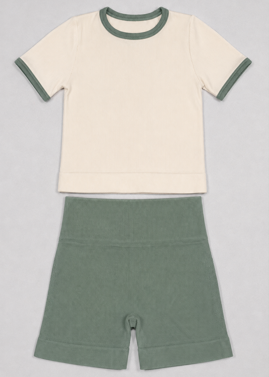 CONJUNTO ARI BLUSA + SHORT SEAMLESS -VERDE OLIVA