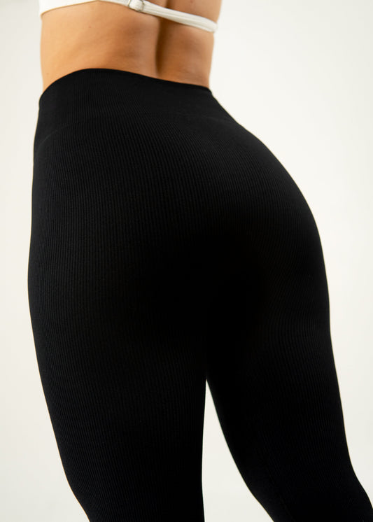 CONJUNTO AURORA SEAMLESS (TOP + LEGGINS SIN REALCE  NEGRO