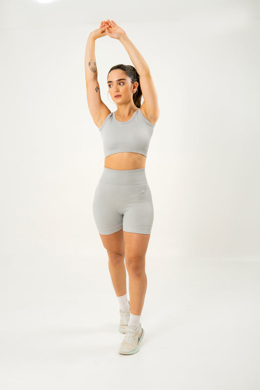 CONJUNTO SHORT PUSH UP + TOP SEAMLESS - GRIS CLARO