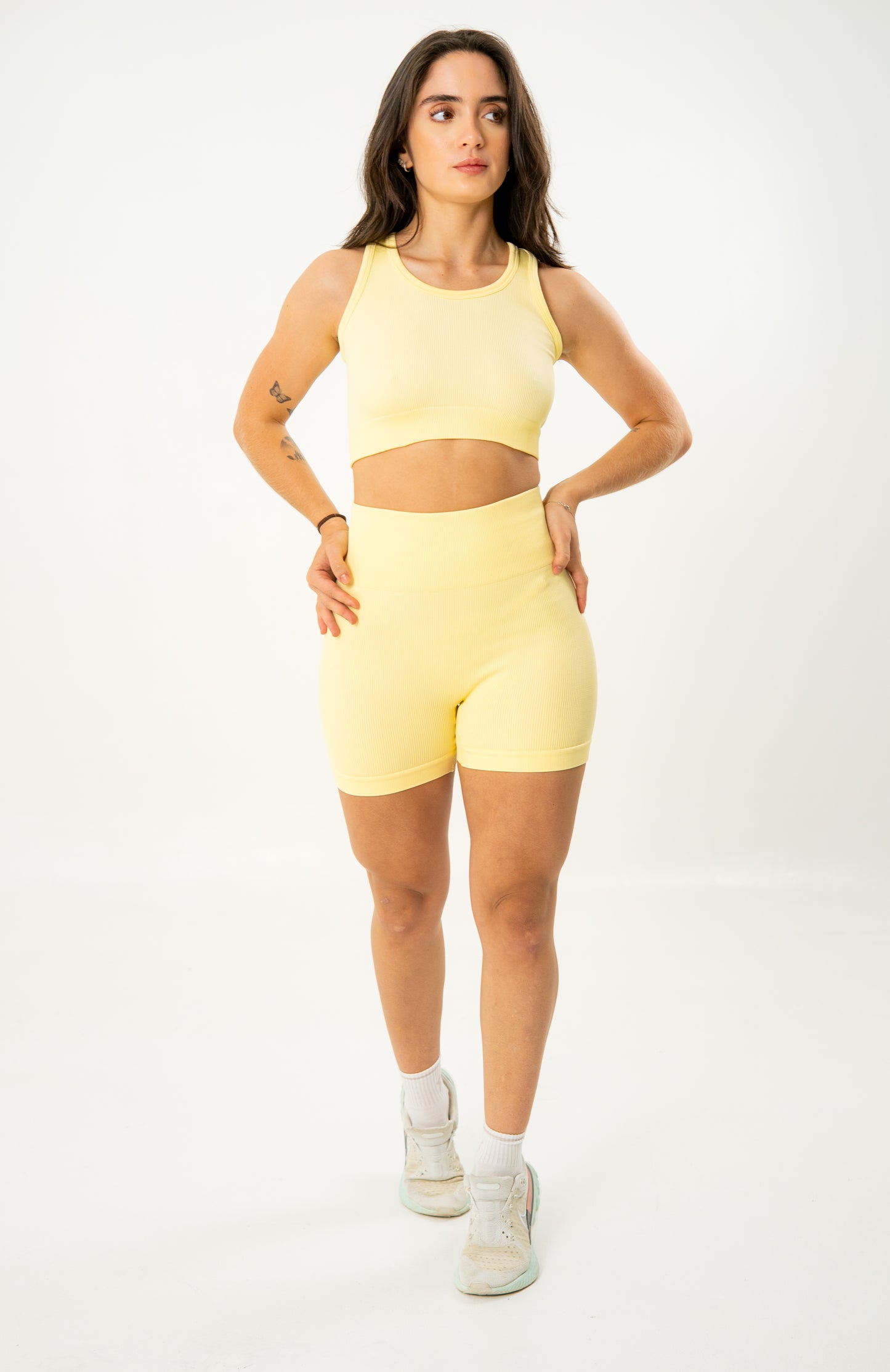 CONJUNTO SHORT PUSH UP + TOP SEAMLESS - AMARILLO BUTTER