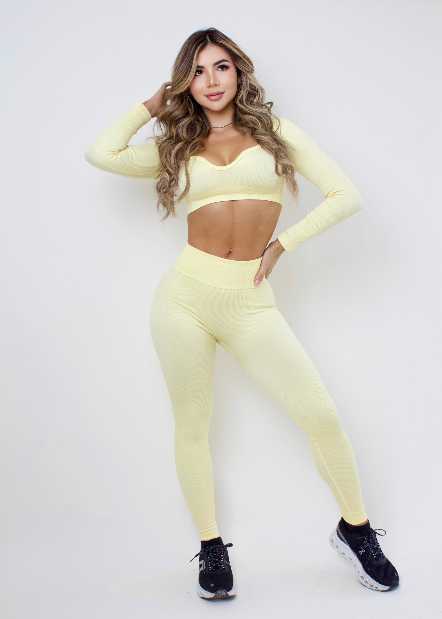 CONJUNTO ALICE TOP  + LEGGINS BASIC AMARILLO