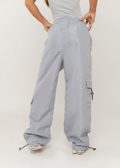 Jogger parachute tipo cargo - Gris Space